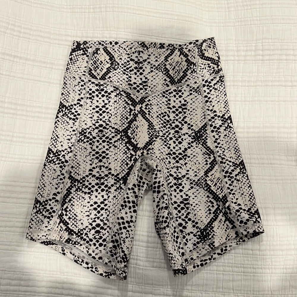 Balance Athletica / Vitality snakeskin biker short